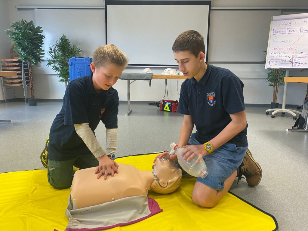 Jugendfeuerwehr bildet Lebensretter von morgen aus