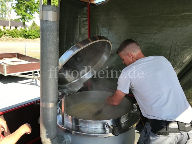 Zubereitung der Erbsensuppe